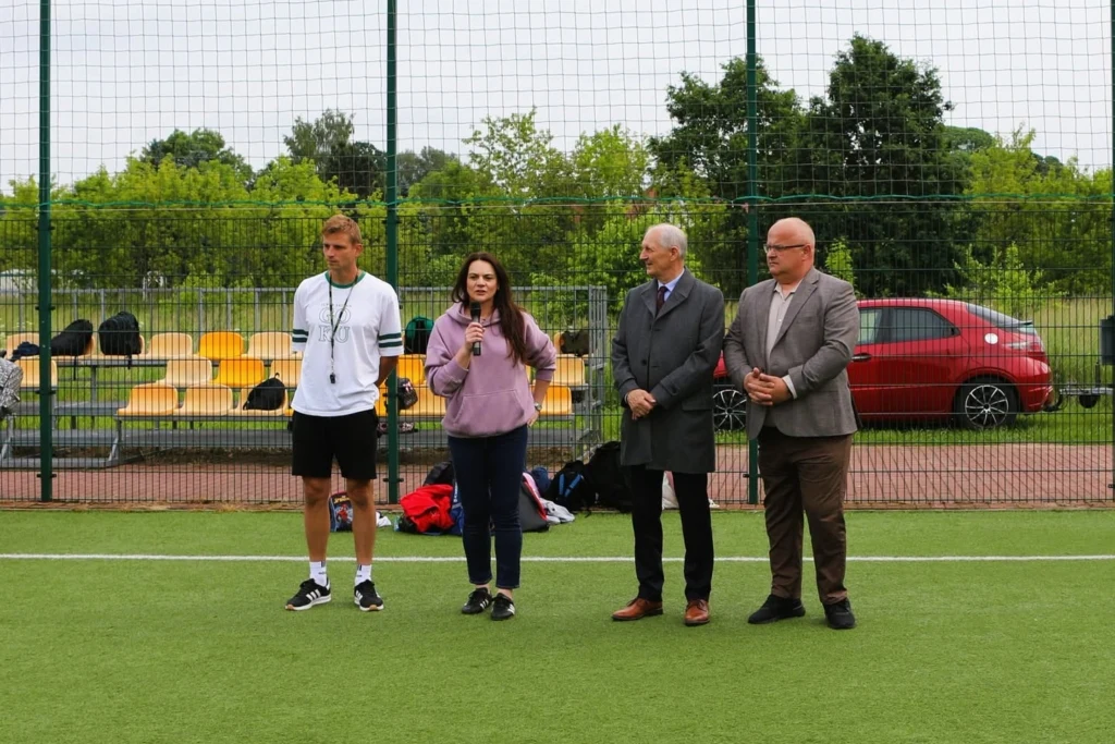 Otwarcie V Sportowiady na boisku w Brańszczyku