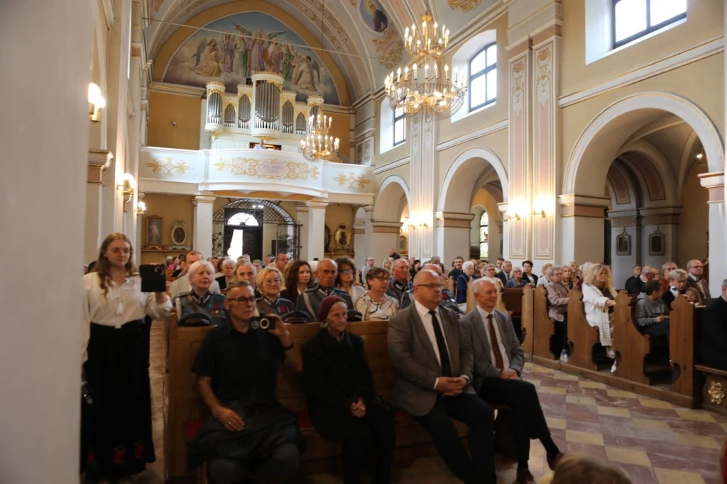 Goście uroczystości w kościele